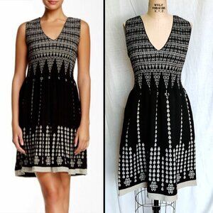 Max Studio Black & White Knit Fit & Flare Knee-length Sleeveless Dress Small